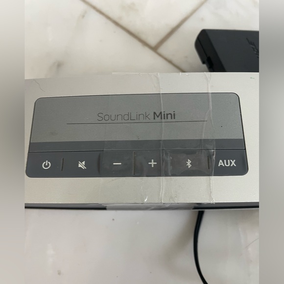 Bose Sound Link Mini Bluetooth speaker with charging cradle tested and works - Picture 2 of 5
